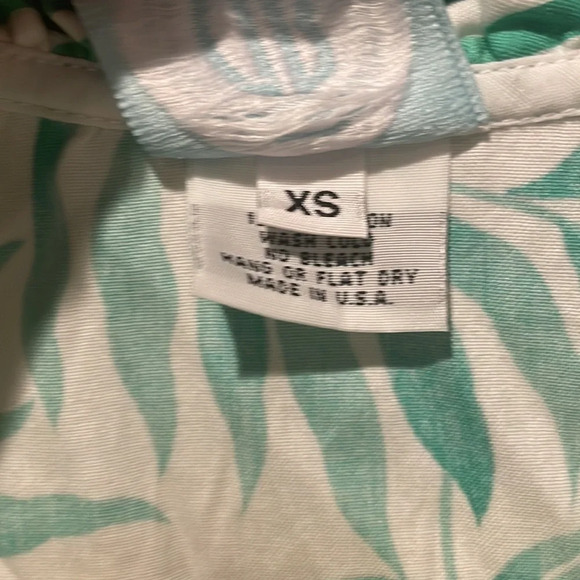 Devon Baer Fern Print Ruffle Neck Top‎ - Picture 4 of 6